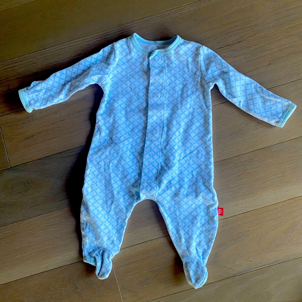 NWOT Magnetic Me Blue Pattern 0-3 Months
